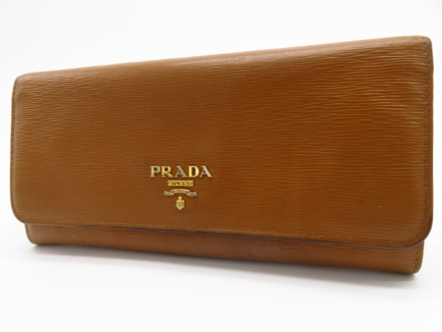 プラダ　財布