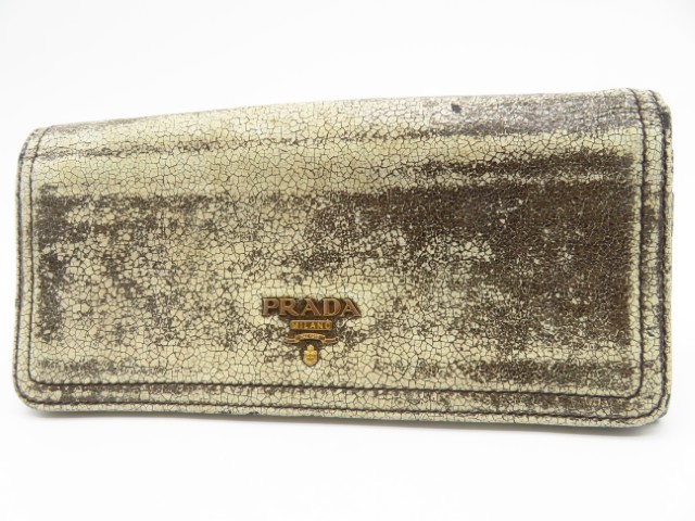 プラダ　長財布　