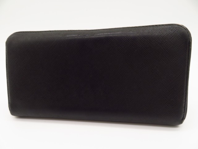 プラダ　長財布